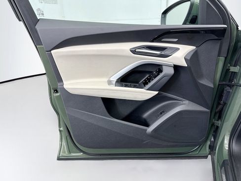 Used 2025 Audi Q5 Premium Plus w/ Premium Plus image 24