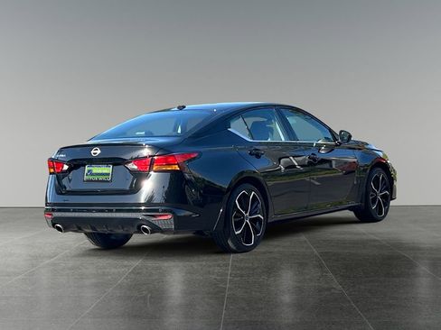 Used 2025 Nissan Altima 2.5 SR FWD image 8