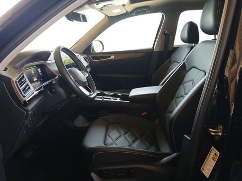 Used 2025 Volkswagen Atlas SE FWD image 9