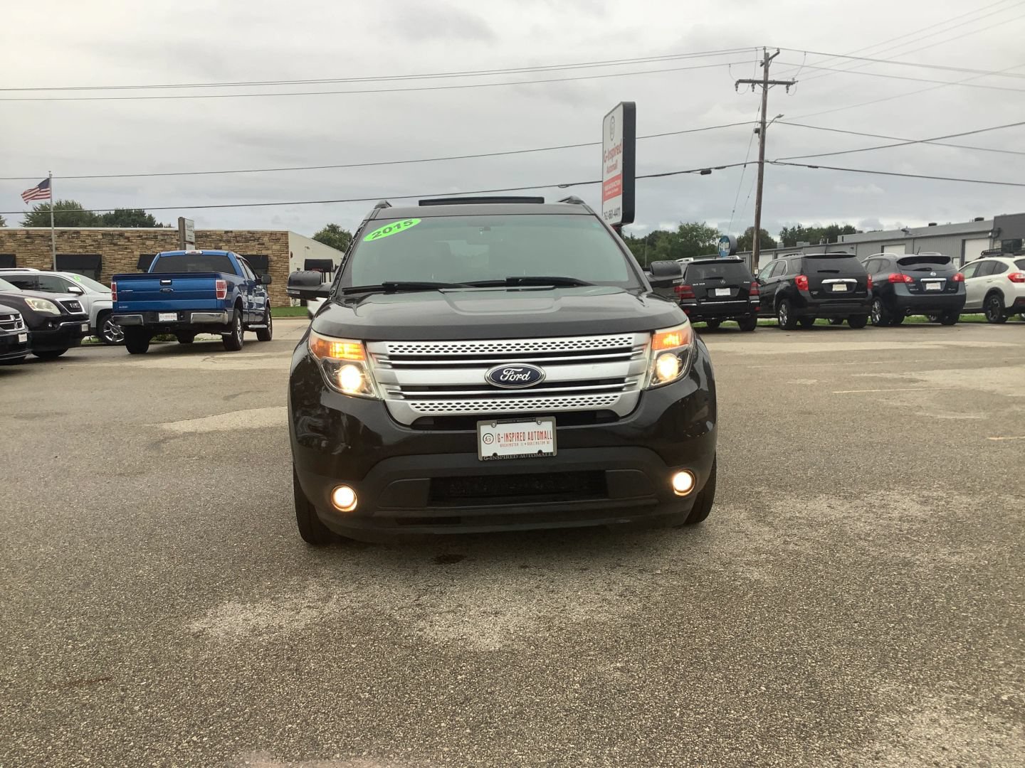 Used 2015 Ford Explorer XLT w/ Equipment Group 202A AWD/4WD image 3