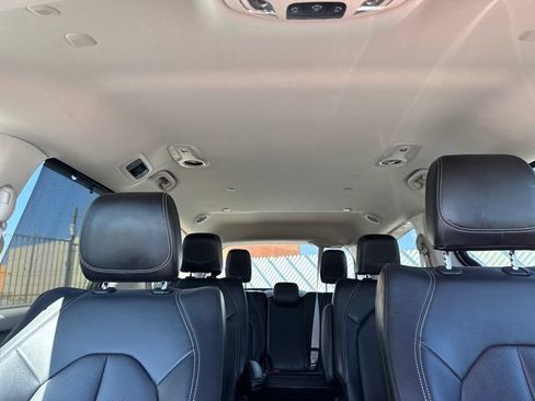 Used 2024 Chrysler Pacifica Touring-L FWD image 21