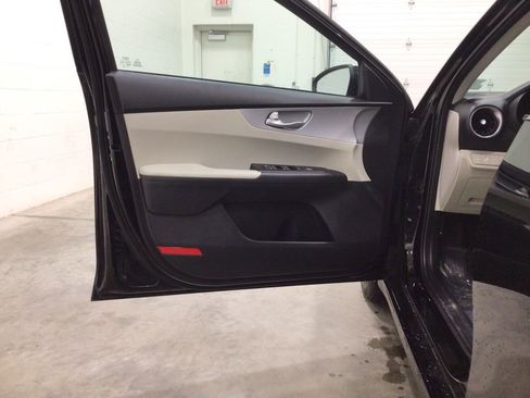 Used 2023 Kia Forte LXS w/ LXS Technology Package image 18