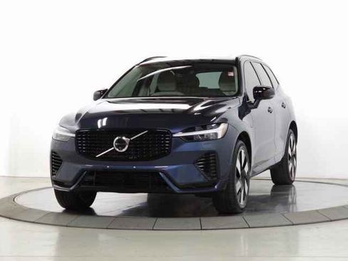 Used 2024 Volvo XC60 T8 Plus w/ Protection Package Premier image 4