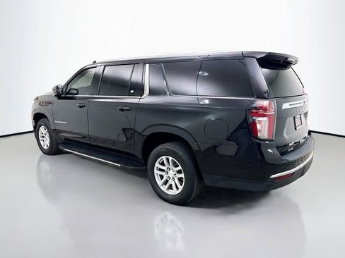 Used 2023 Chevrolet Suburban LT w/ Luxury Package image 6