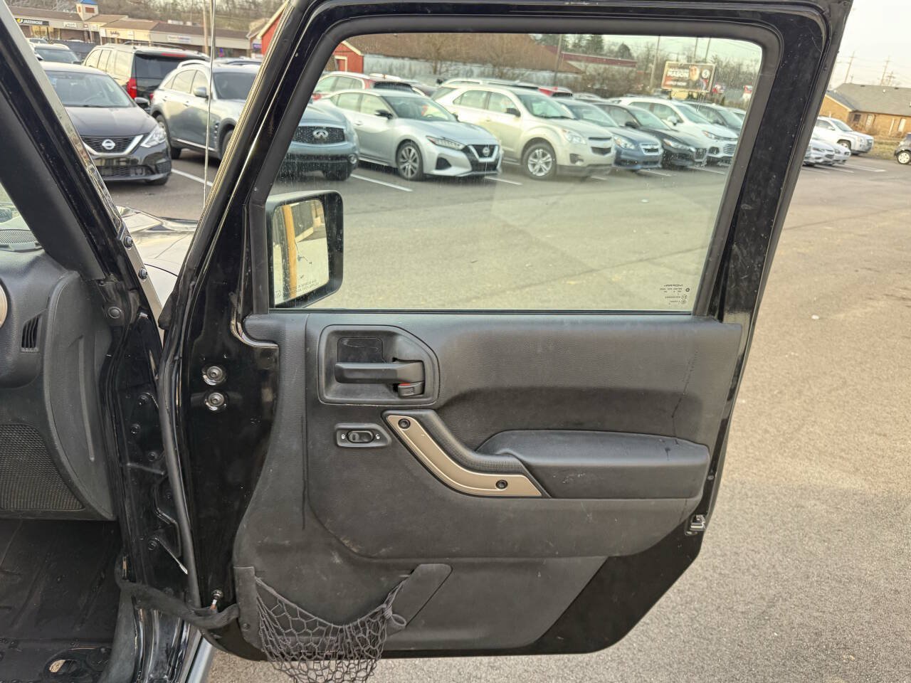 Used 2016 Jeep Wrangler Unlimited Sahara AWD/4WD image 23