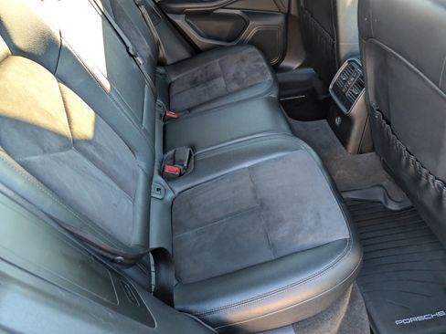 Used 2017 Porsche Macan image 24