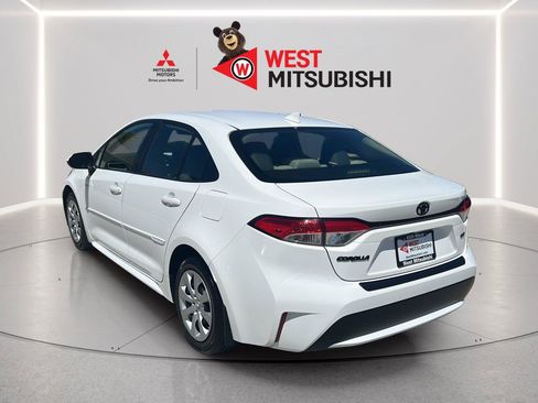 Used 2022 Toyota Corolla LE FWD image 4