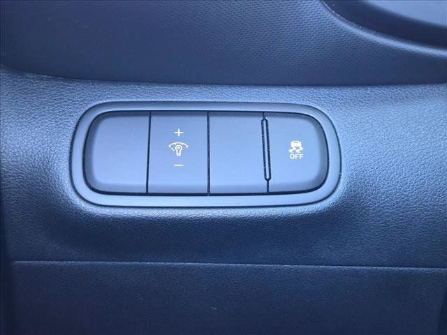 Used 2025 Hyundai Venue Limited FWD image 16