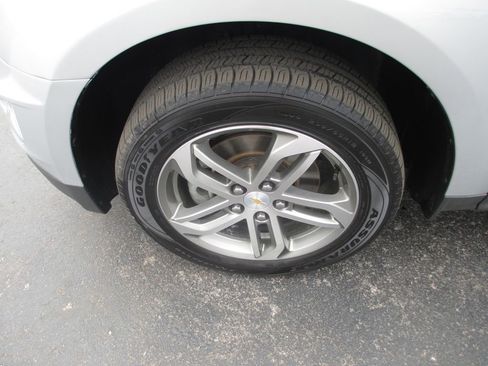 Used 2017 Chevrolet Equinox Premier w/ Enhanced Convenience Package image 14