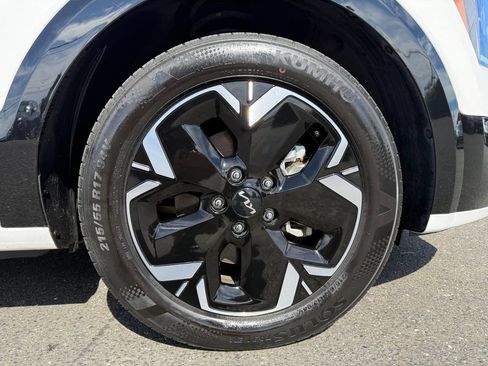 Certified 2023 Kia Niro Wind w/ Wind Preserve Package FWD image 9