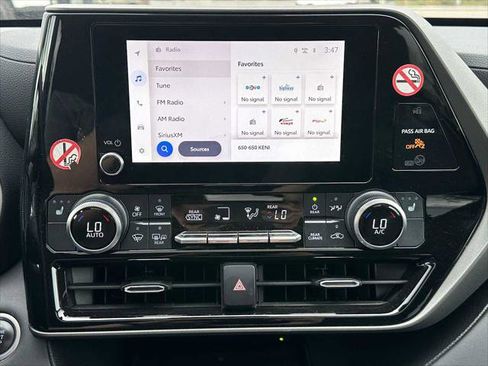 Used 2024 Toyota Highlander XLE image 27