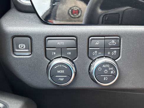 Used 2025 GMC Sierra 1500 SLT image 53