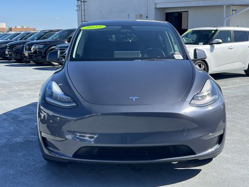Used 2023 Tesla Model Y AWD image 12