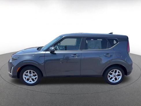 Used 2025 Kia Soul LX w/ LX Technology Package FWD image 8