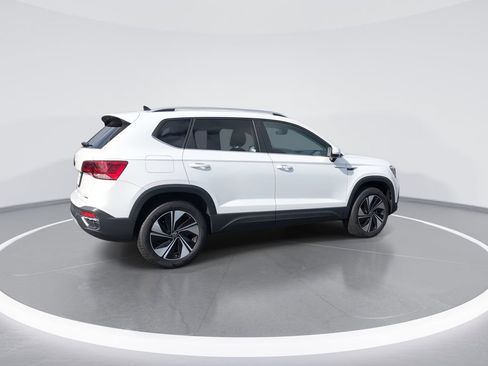 Used 2024 Volkswagen Taos SE image 8