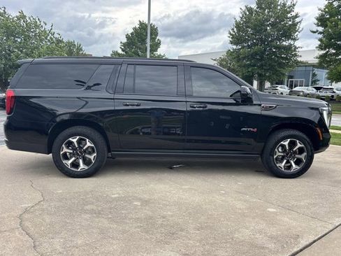 Used 2025 GMC Yukon XL AT4 Ultimate AWD/4WD image 2