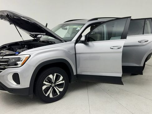 Used 2024 Volkswagen Atlas SE FWD image 11