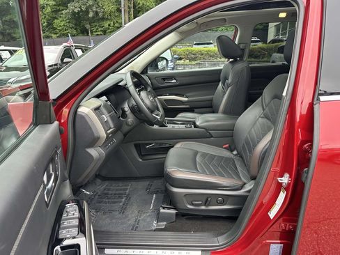 Used 2023 Nissan Pathfinder Platinum w/ Cargo Package AWD/4WD image 17