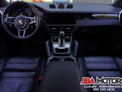Used 2023 Porsche Cayenne AWD/4WD image 10