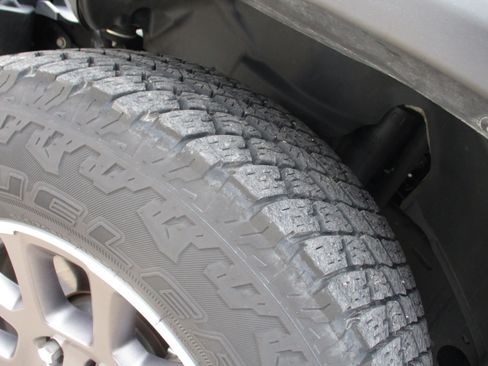 Used 2021 Jeep Gladiator Overland w/ Popular Equipment Package image 9