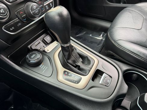 Used 2014 Jeep Cherokee Limited AWD/4WD image 15