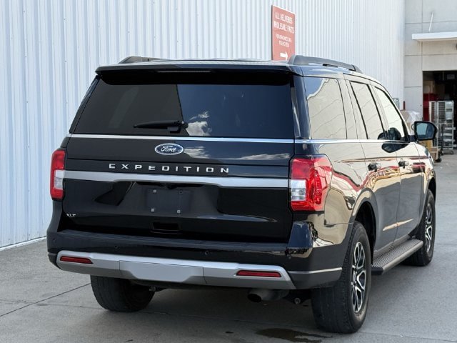 Used 2024 Ford Expedition XLT RWD image 4