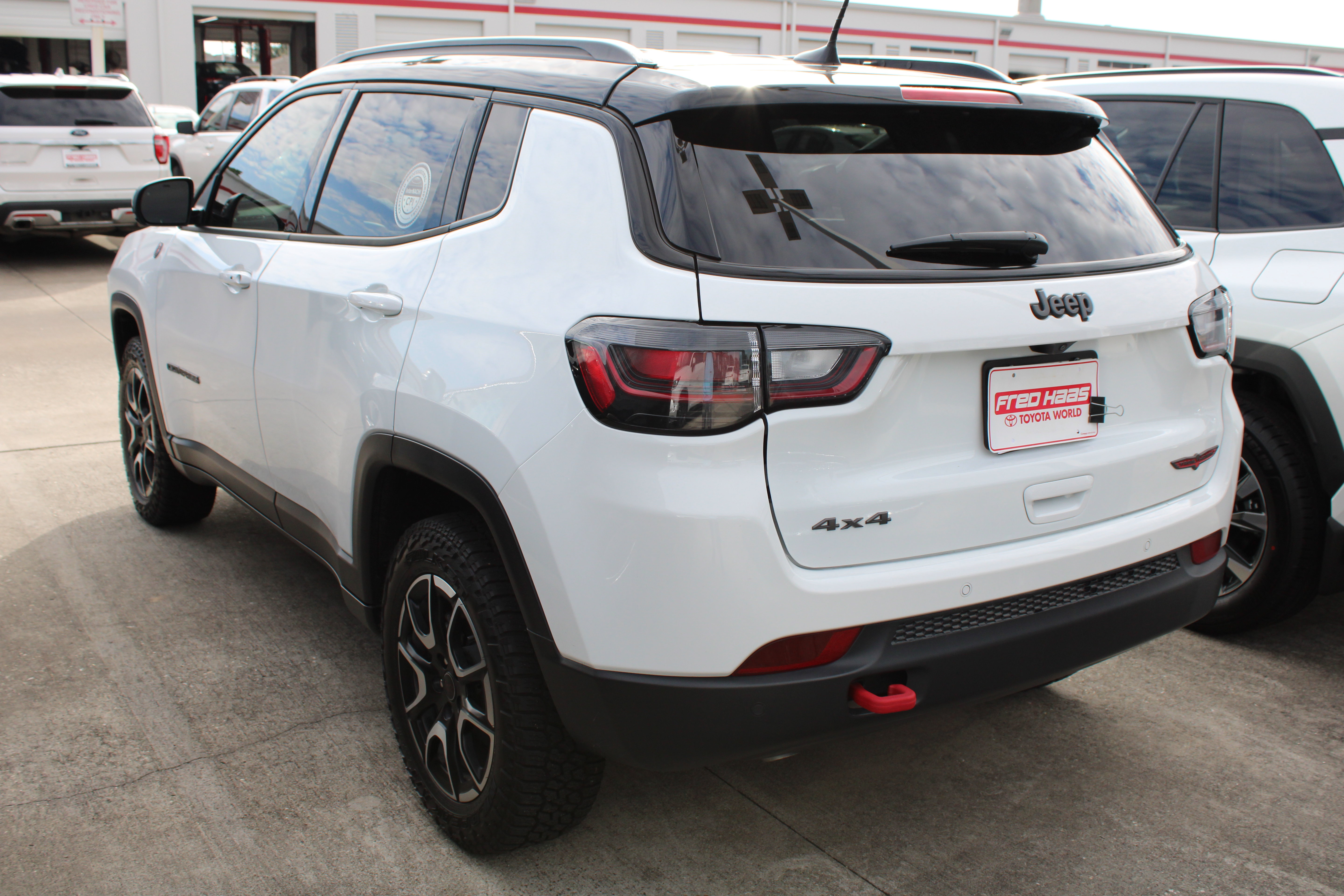 Used 2025 Jeep Compass Trailhawk w/ Trailhawk Elite Group AWD/4WD image 7