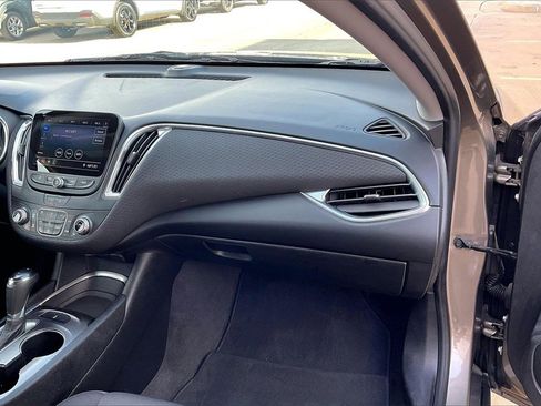 Used 2020 Chevrolet Malibu LT image 16