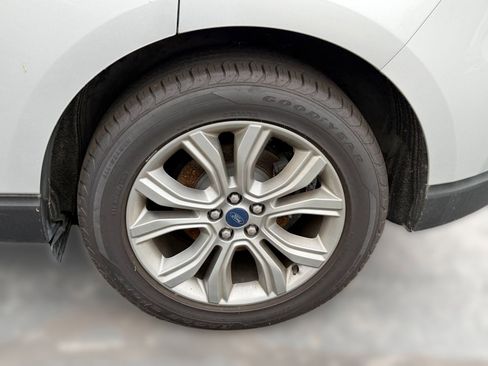 Used 2019 Ford Edge Titanium w/ Cold Weather Package AWD/4WD image 7