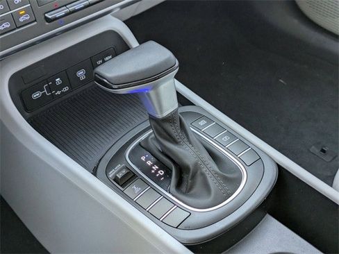 Certified 2025 Hyundai Kona SEL image 9