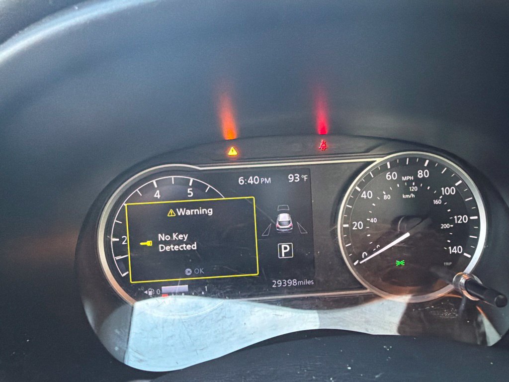Used 2018 Nissan Kicks SV FWD image 2