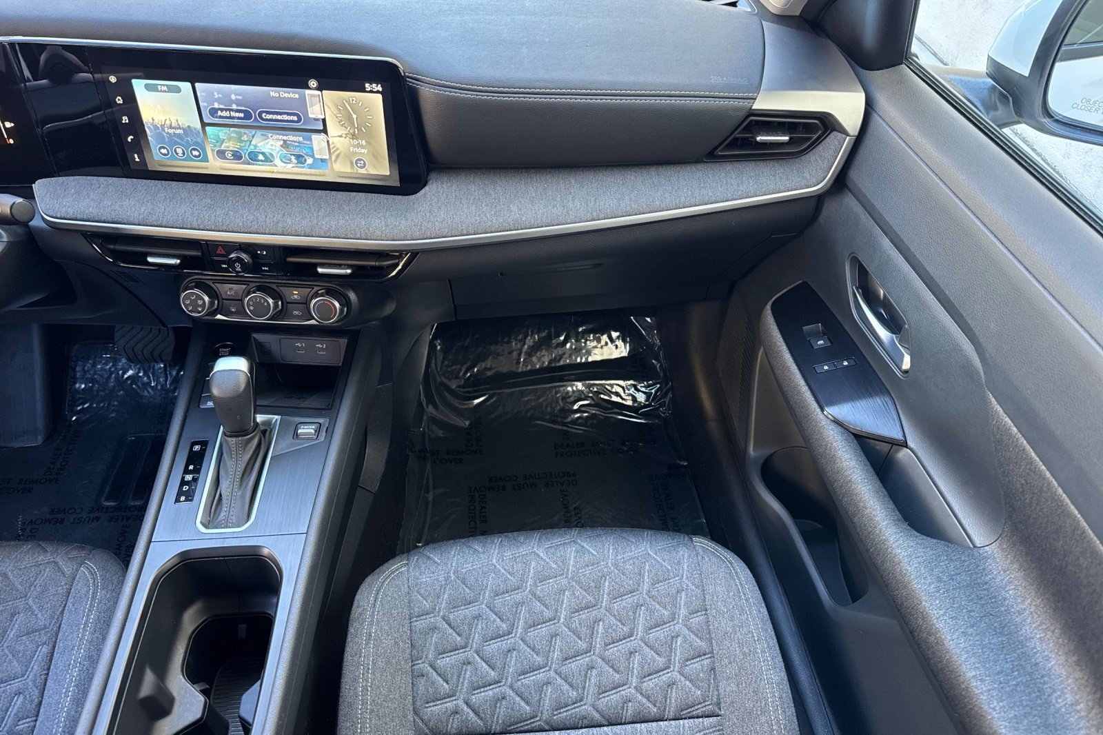 Used 2025 Nissan Kicks SV FWD image 31