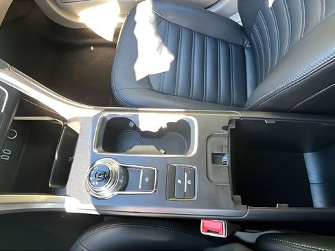 Used 2020 Ford Fusion SE image 19