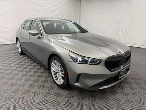 Used 2024 BMW 530i xDrive AWD/4WD image 4