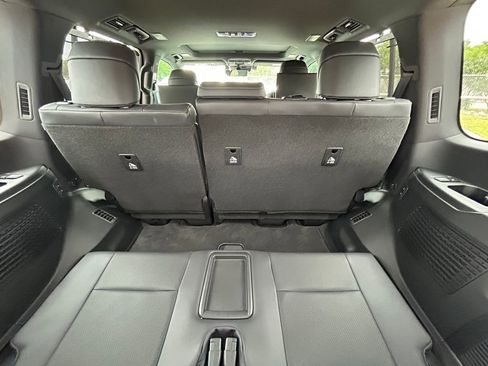 Used 2025 Lexus LX 700h Luxury image 15