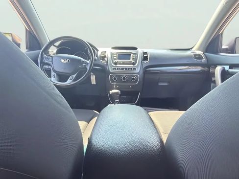 Used 2014 Kia Sorento LX AWD/4WD image 10