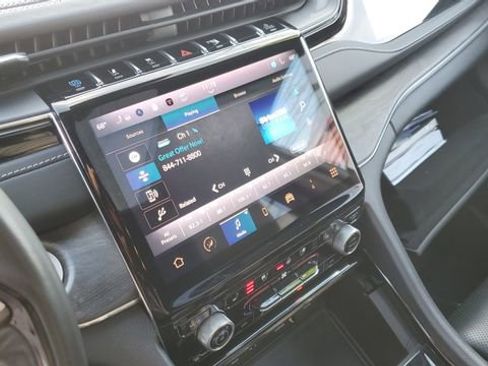 Used 2022 Jeep Grand Cherokee Overland w/ Advanced Protech Group III image 17