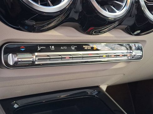 Used 2023 Mercedes-Benz GLB 250 4MATIC image 12