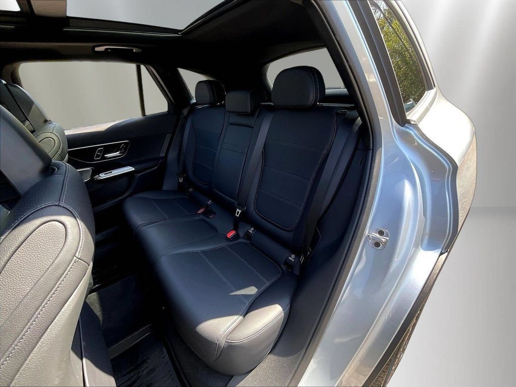 Used 2026 Mercedes-Benz GLC 300 image 23