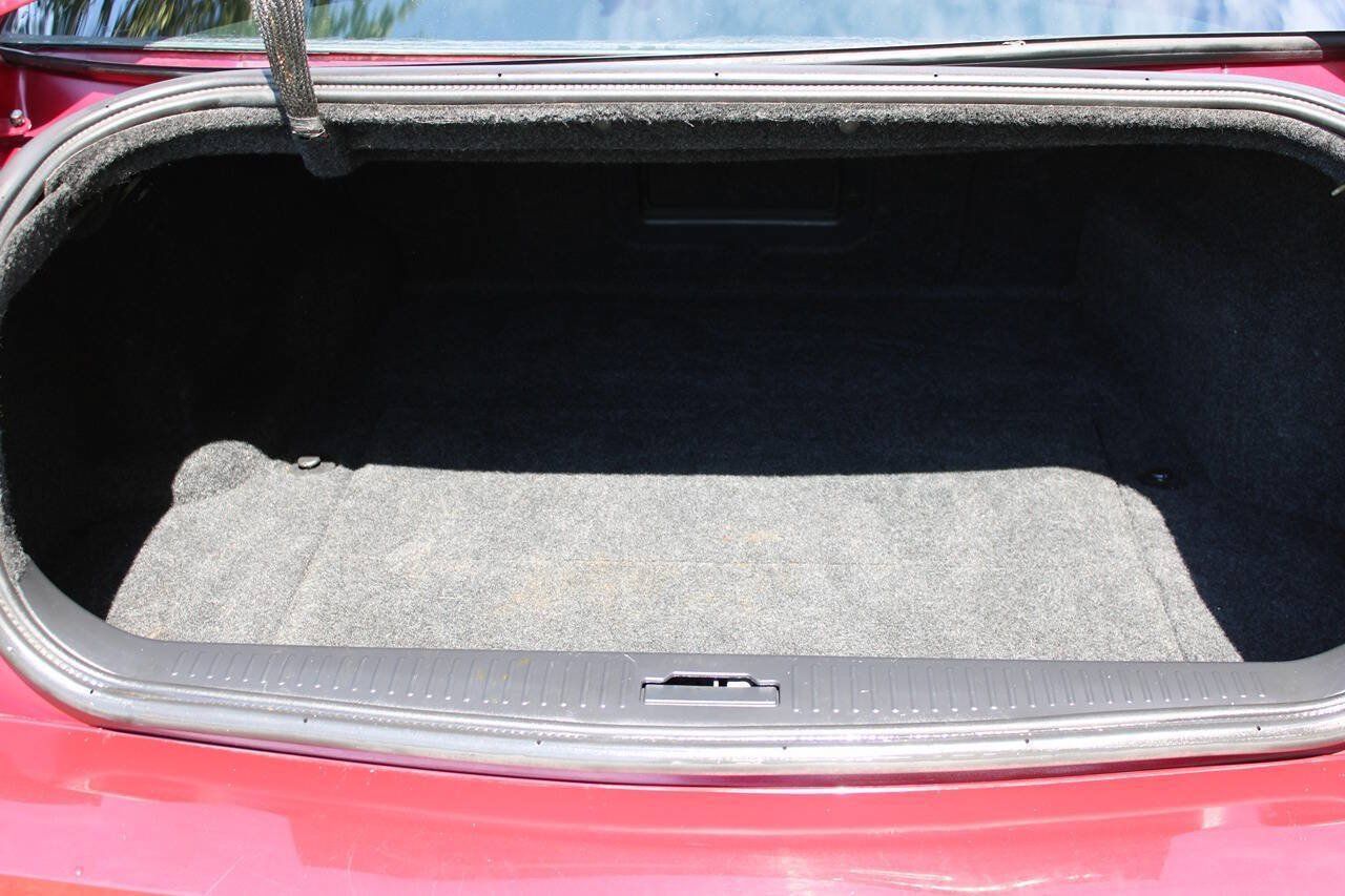 Used 2005 Cadillac STS w/ Preferred Equipment Group RWD image 34