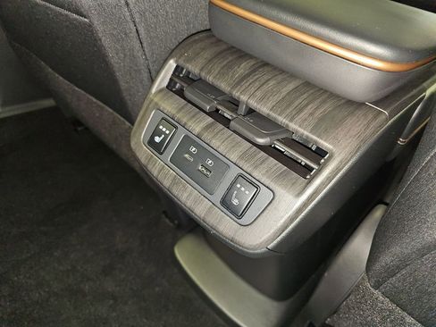 Used 2023 Nissan Ariya AWD image 21