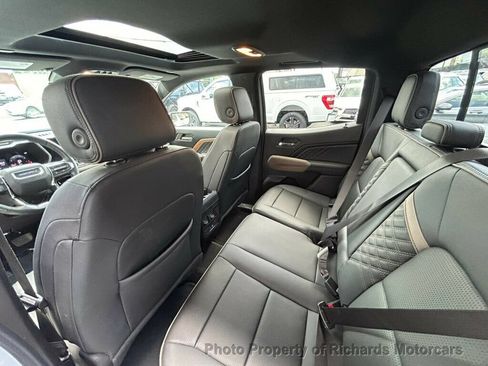 Used 2024 GMC Canyon Denali AWD/4WD image 20