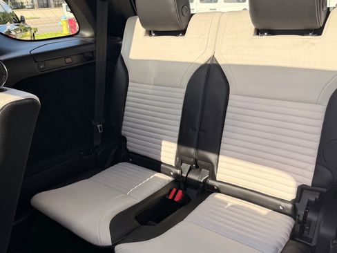 Used 2021 Land Rover Discovery S R-Dynamic AWD/4WD image 24