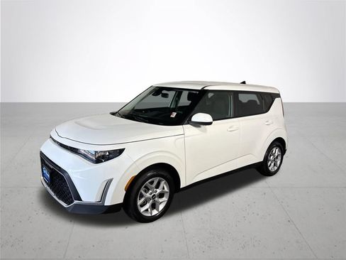 Used 2025 Kia Soul LX w/ LX Technology Package FWD image 2