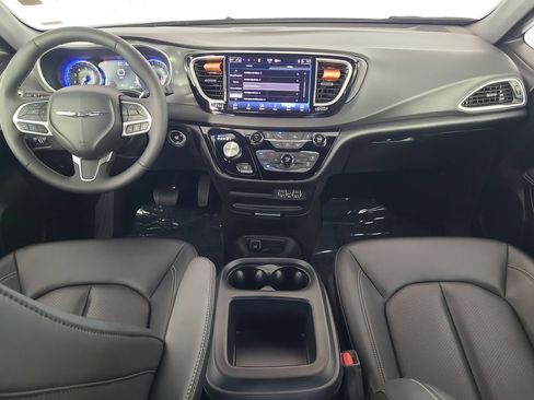 Used 2025 Chrysler Pacifica Select FWD image 24