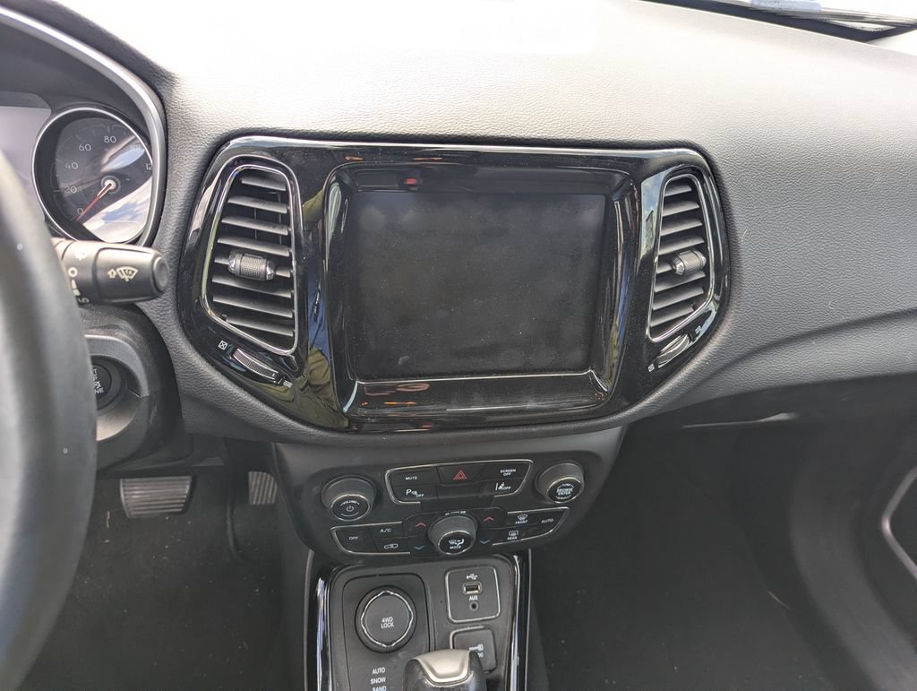 Used 2018 Jeep Compass Limited w/ Navigation Group AWD/4WD image 12