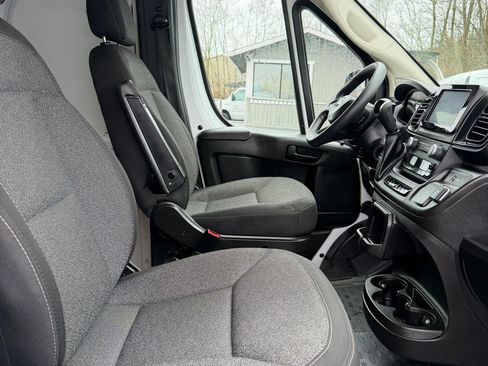 Used 2024 RAM ProMaster 2500 w/ Convenience Group image 17