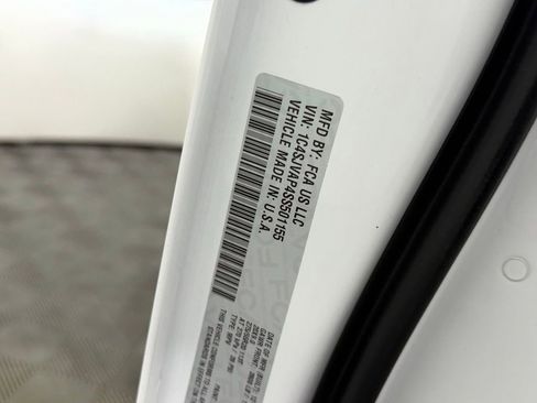 Certified 2025 Jeep Wagoneer 4WD image 34