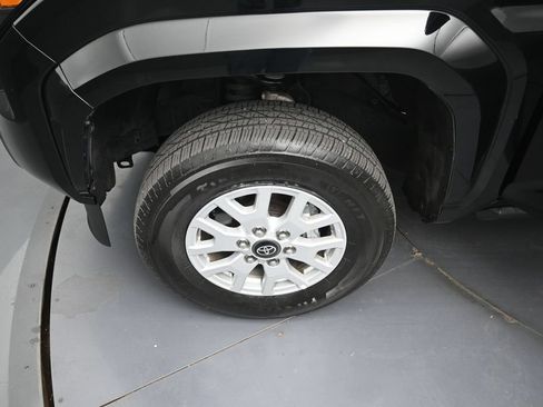 Used 2025 Toyota Tacoma SR5 AWD/4WD image 34