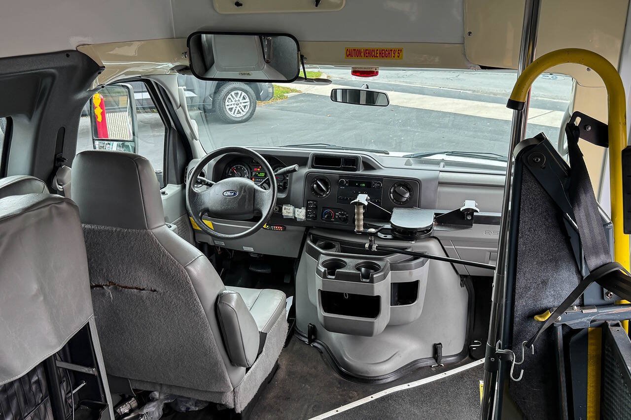 Used 2014 Ford E-350 and Econoline 350 Extended Super Duty w/ Power Group RWD image 30